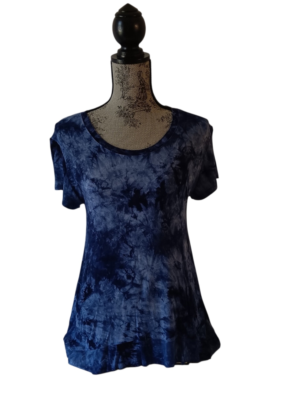 Allie & Rob woman's blue on navy tie dye short-sleeve top size S